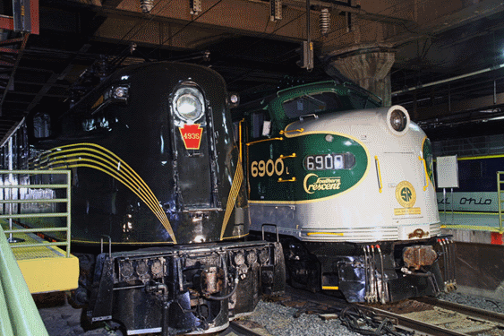 GG1 No. 4935 and Southern Railway E8 No. 6900